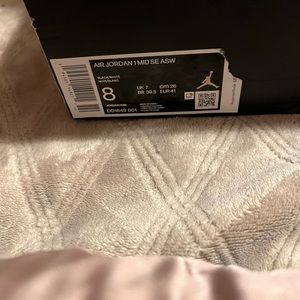 Air Jordan 1 mid SE ASW